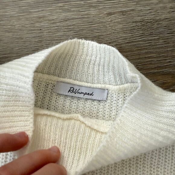 Boutique Cropped Sweater - Picture 3 of 3